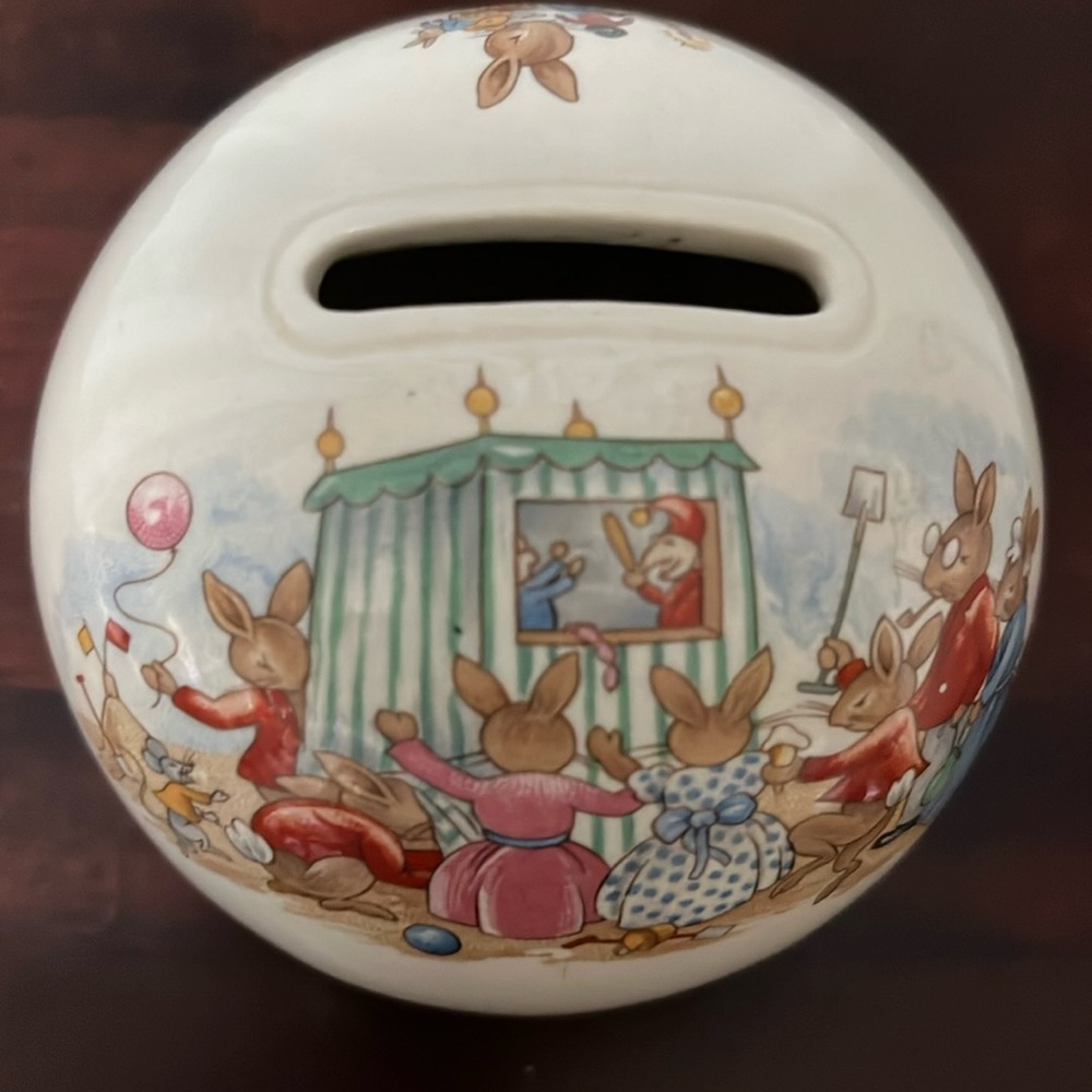 Royal Doulton Bunnykins Bank with Puppet Show & Bunny Rabbit Audience